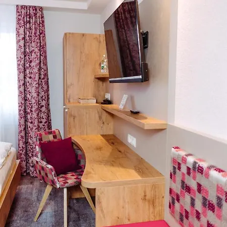 Garni-hotel Goldenes Lamm Отель Dudenhofen