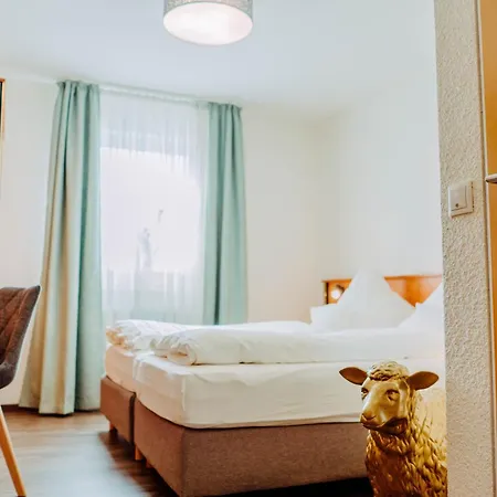 Garni-hotel Goldenes Lamm Отель Dudenhofen