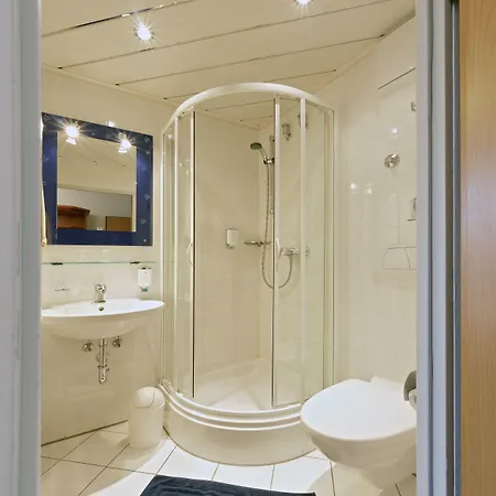 Garni-hotel Goldenes Lamm ホテル Dudenhofen