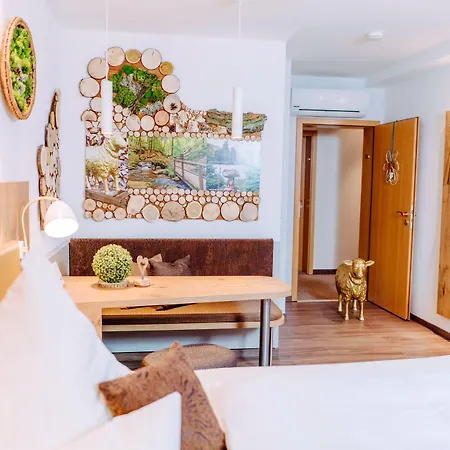 Garni-hotel Goldenes Lamm ホテル